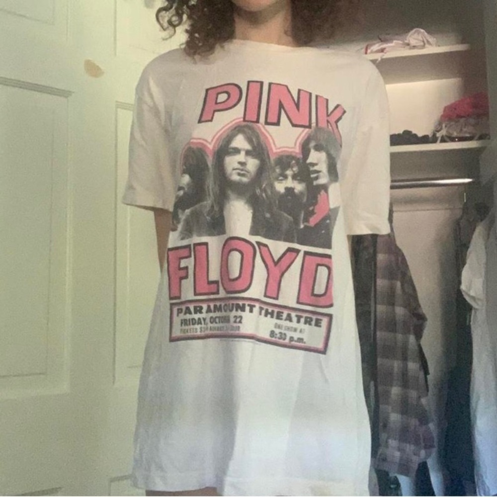 Women’s Pink Floyd graphic band teeshirt